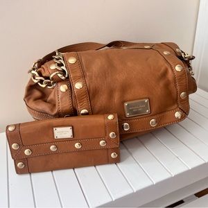Micheal Kors leather tote bag. With wallet and drop cloth bag